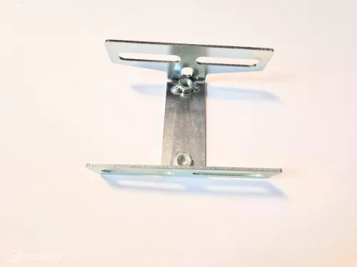 Montagebeugel bumperhoes achter. Volvo 240 260 1979- 1255525