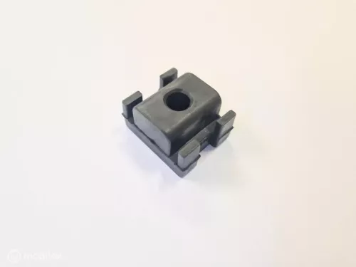 Rubber steun koppelingskabel Volvo 240 242 244 245 740 760