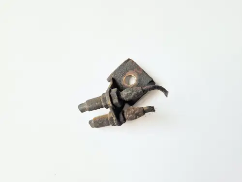 Remslang beugel Volvo 164 rechts voor 679644