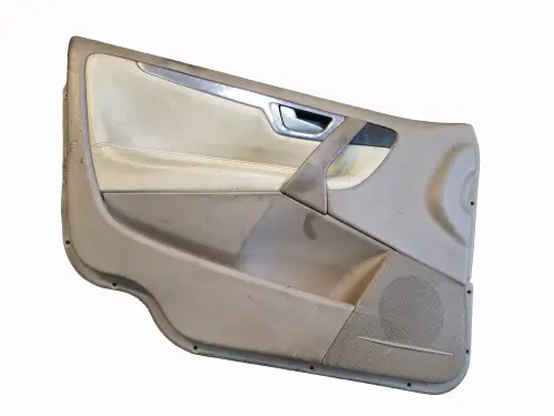 Deurpaneel links voor. Volvo V70 II beige
